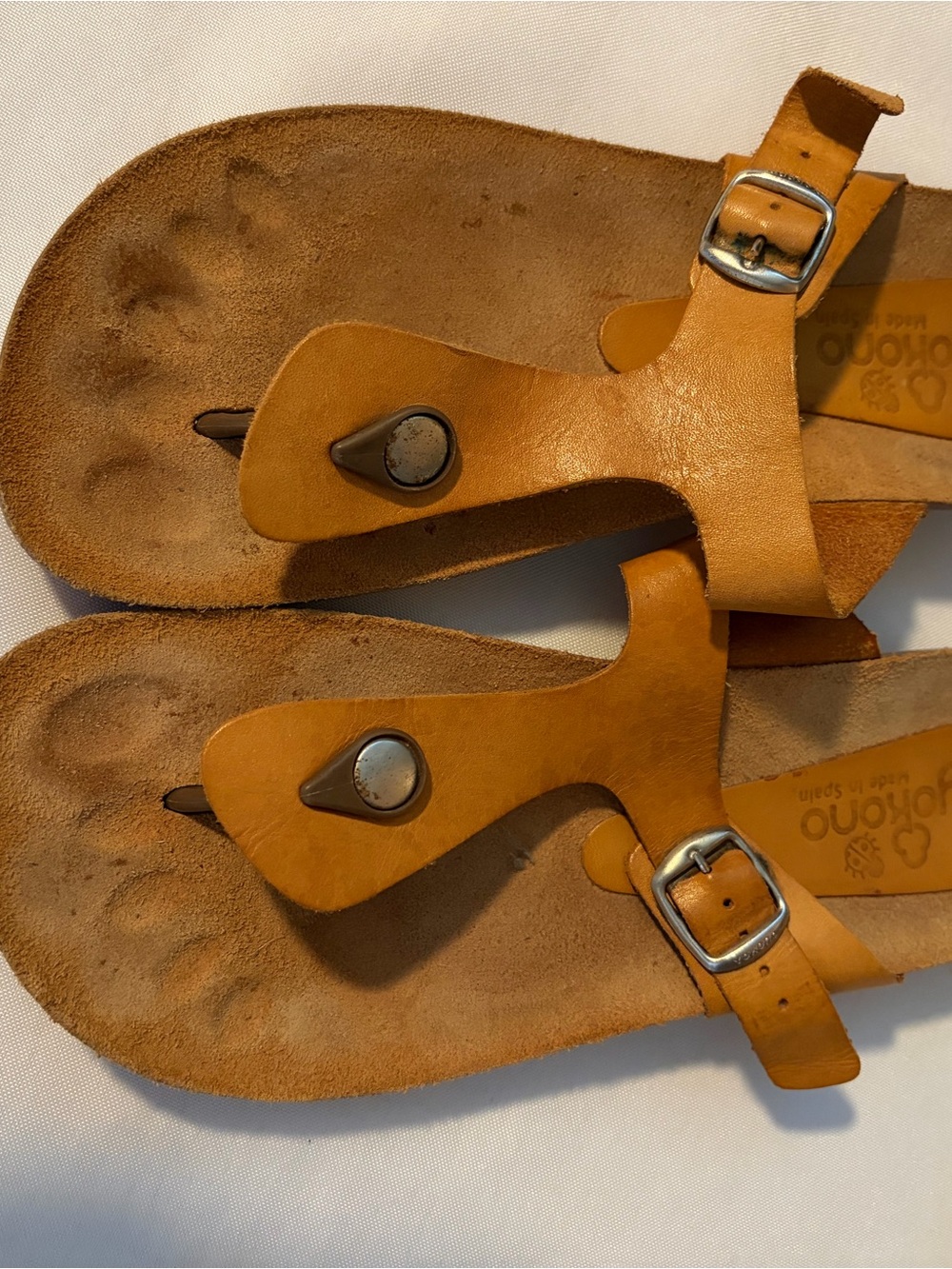 Yokono Women's Tan Leather Toe-Post Sandals with Buckle Strap